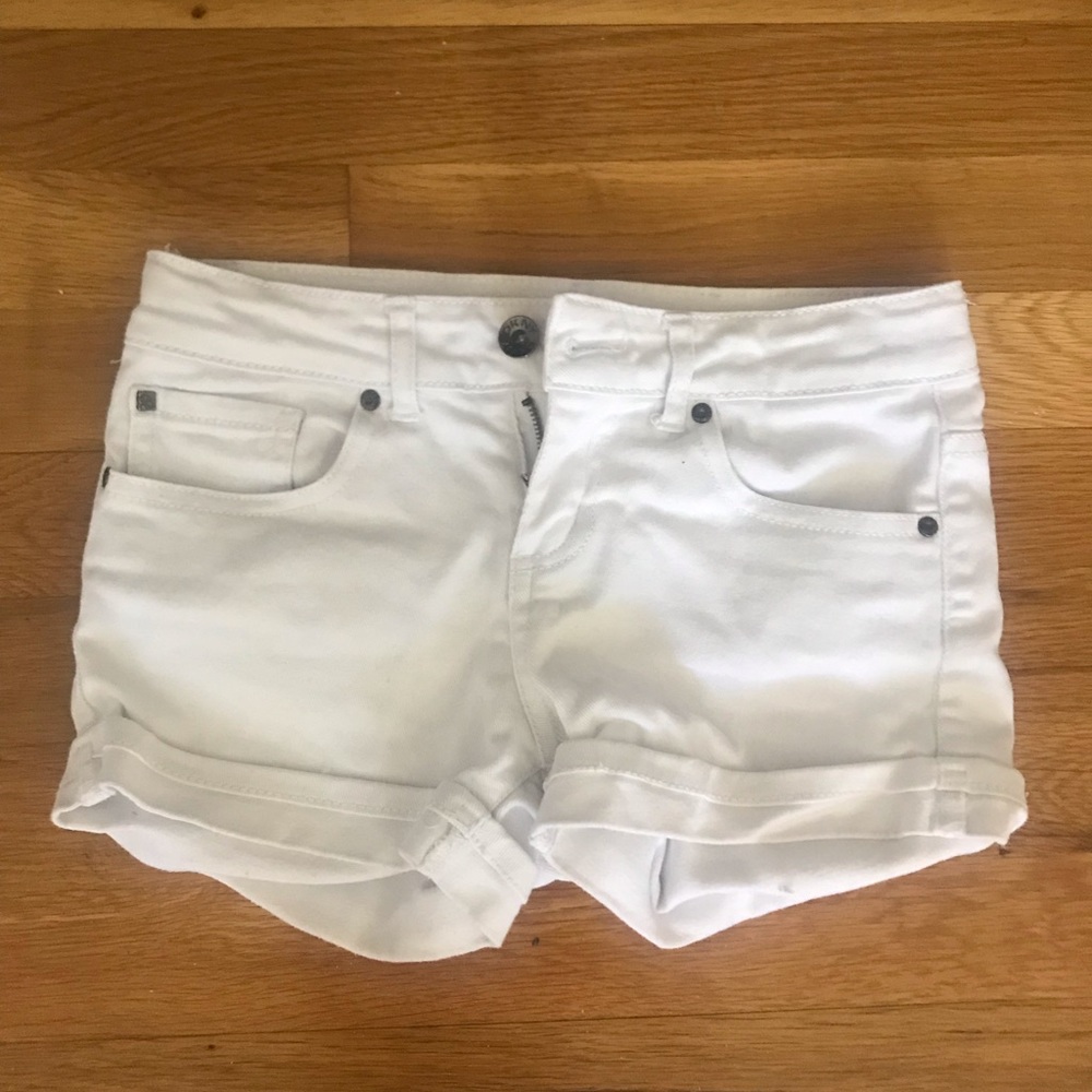 DKNY WHITE DENIM SHORTS